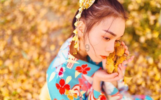 逃离残破的机舱